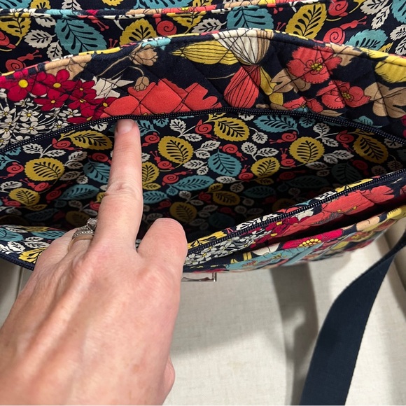 Vera Bradley Briefcase Happy Snails Retired 2011 14x12 Messenger Style Large - Picture 8 of 14